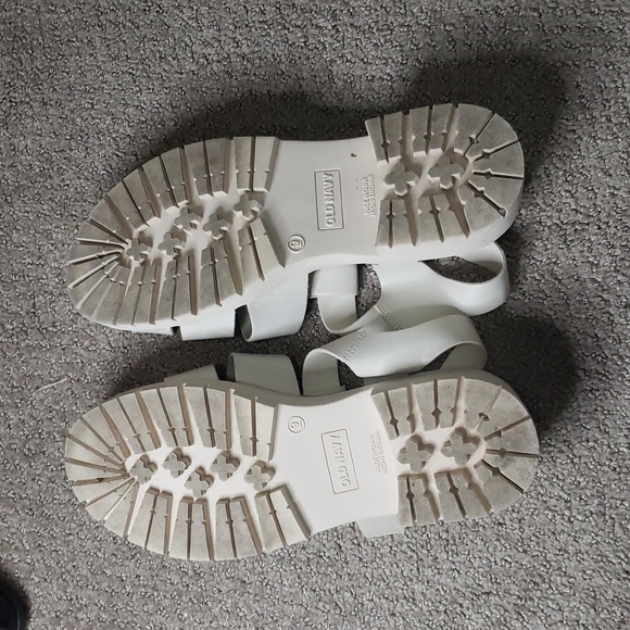 Old navy t-strap bone cream platform sandal size 9 - Picture 4 of 5